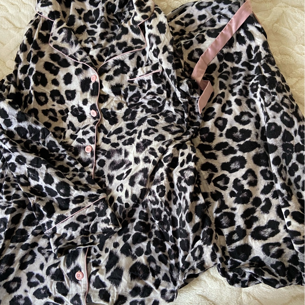 Soma Leopard Print Pajama Set cool nights Sz XL top Sz L bottom